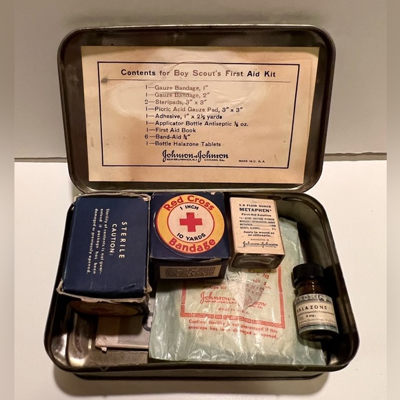 VINTAGE BOY SCOUTS OF AMERICA FIRST AID KIT. - Picture 4 of 9